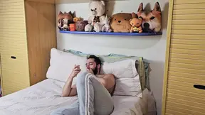 Suzie Slut eats pussy while waiting for dinner with Leo Skull