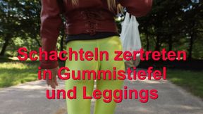 Crushing boxes in wellies and leggings - Schachteln zertreten in Gummistiefel und Leggings