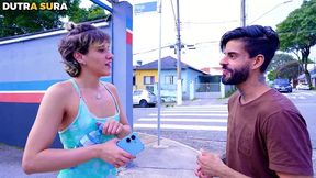 novinha gostosa e abordada saindo da academia, a proposta indecente era gravar uma cena porno - novinha aceita o pedido e o final voces ja sabem
