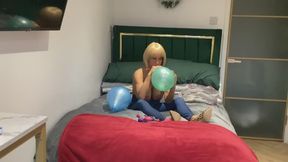 Winter ballon fun in the hut!