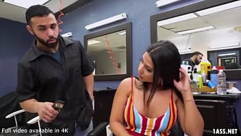 Traindo o  marido com o  Barbeiro