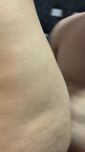 Descubro a Mi Madras Masturbandose Con Mi Ropa Interior Y Le Muestro Mi Gran Polla Y Me Folla.