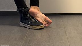 FUNGUS ITCHY FEET WHILE DRIVING TO WORK - MP4 HD