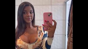 garota trans se exibe no espelho pra voce