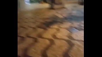 Mostrando a rola na rua depois da balada