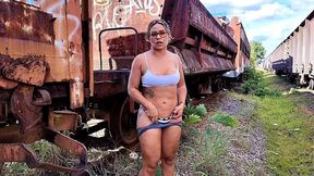 she is a real slut and loves to have sex outdoors in forbidden places, we went to the railroad and she soon opened her ass and pissed and farted on my dick. vagninho e luna oliveira