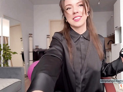 Sexy solo pussy play on cam! Amusement- Show your cock she rates it live!