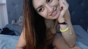 Maggie Fingers Till Cum