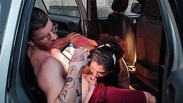 ganhei um boquetao da Sofie no carro
