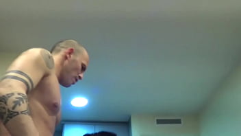 MAX et CARLOS sont dexu potes en couple avec une fille