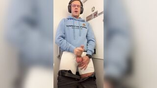 Wanking off and jizzing in shower on a vapid!