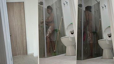 Encuentro a Mi Cuñada en la Ducha