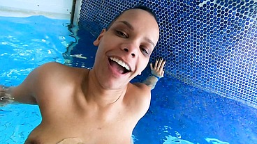 UNTERWASSER IM SCHWIMMBAD RISKANTER PUBLIC-SEX