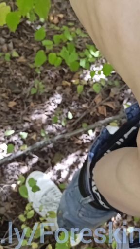 Cruising outdoors on a big dick, he sits down and fucks himself!