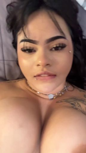 Assy amateur shows off her big tits on OnlyFans