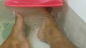 Tinies in Bath with Giantess 1080 smaller