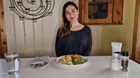 Sarah Loves Her Meal - 720p MP4