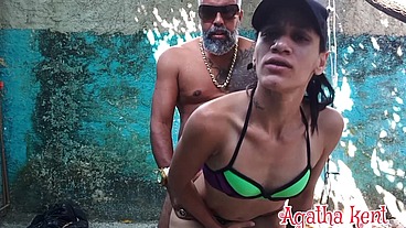 Banho de mangueira com meu amigo