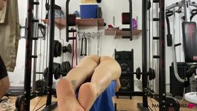 Sensual massage turns into deepthroat in gym's bank