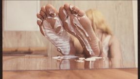 Relaxing Foot Mask: Enjoy the View of Beautiful Feet