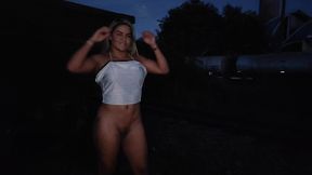 night adventure with exhibitionism and fucking an ass until cum spurts between the train cars on the open-air railway with a lot of adrenaline. vagninho e luna oliveira