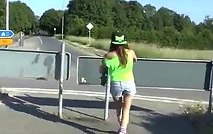 Freche goere besorgt es sich mitten im kreisverkeh