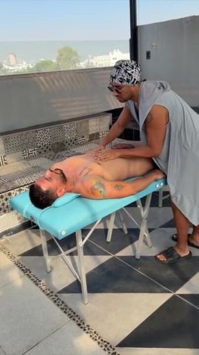 4-hand Massage
