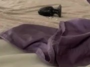 juguete le saca la leche metida dentro de su panza por enorme cantidad de e