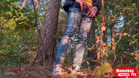 Long steaming twink pissing in gay forest under jeans