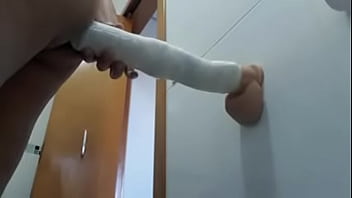 Socando consolo muito comprido no meu cu, e aguentando tudo dentro 33cm,Que del&iacute_cia@!!!!