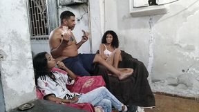ofereci dinheiro e comi o cu da minhas 2 enteadas.