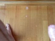 Polla grande venosa sin cortar y fetiche de pies...enorme corrida gimiendo fuerte!