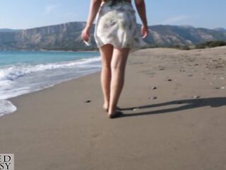 Womanizer made me cum so fast at the beach. What an intensive love button sucking toy for my snatch