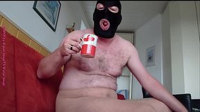 Kaffeepause in Strumpfhose auf der Couch im Urlaub 2019