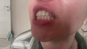 biting sweet gummy bears mov