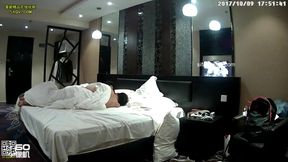 【360水滴TP】超豪华房10月精选 极品妹子 高颜值 一脸文静小无辜的脸 男友变身野狼 淫荡的很 - 5XSQ.COM