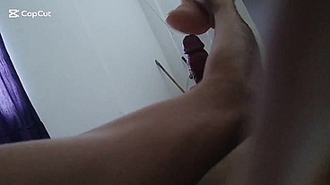 Me masturbe en la cama con mi amigo y el me espió todo el tiempo