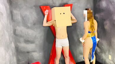 【S woman’s Halloween】 Chun-Li cosplay,teasing them with her thighs and hoot job.