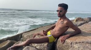 Magrelo Do Pau Grande Punheta on the Beach