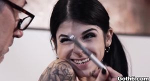 Sadie accidentally saw Proffesor's long dick and suck it
