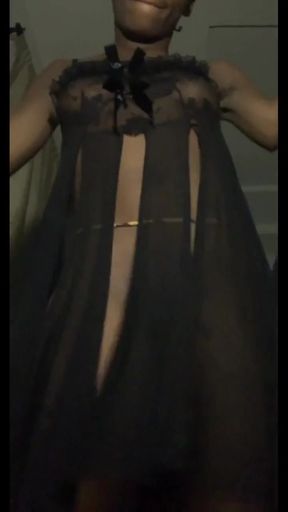 All Eyes on browngurl234 as She Takes Over the Camera with her sexy dance moves   Clip 1
