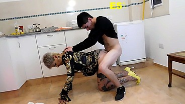 11 LE COJI EL CULO Y LE LLENE LA CARA DE LECHE TODA LA NOCHE PARA QUE MI MADRASTRA NO SE VALLA A COJER DESCONOCIDOS
