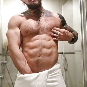 I got excited while training in the gym and jerked off right in the shower