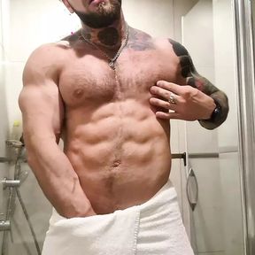 I got excited while training in the gym and jerked off right in the shower