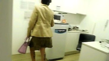 EL AMIGO KIRCHNERISTA DE MI MARIDO VIENE PARA HABLAR DE PONER UN MERENDERO Y TERMINAN COJIENDOLE EL CULO A LA MUCAMA , DE BRONCA ME TRAJE UN GENDARME PARA COJERME ...