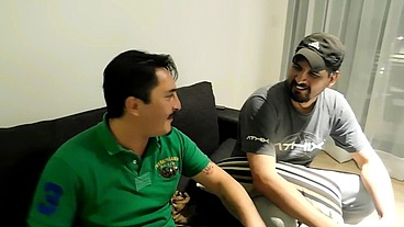 EL AMIGO KIRCHNERISTA DE MI MARIDO VIENE PARA HABLAR DE PONER UN MERENDERO Y TERMINAN COJIENDOLE EL CULO A LA MUCAMA , DE BRONCA ME TRAJE UN GENDARME PARA COJERME ...