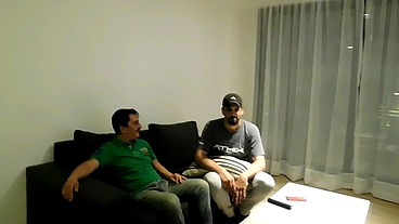 EL AMIGO KIRCHNERISTA DE MI MARIDO VIENE PARA HABLAR DE PONER UN MERENDERO Y TERMINAN COJIENDOLE EL CULO A LA MUCAMA , DE BRONCA ME TRAJE UN GENDARME PARA COJERME ...