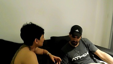 EL AMIGO KIRCHNERISTA DE MI MARIDO VIENE PARA HABLAR DE PONER UN MERENDERO Y TERMINAN COJIENDOLE EL CULO A LA MUCAMA , DE BRONCA ME TRAJE UN GENDARME PARA COJERME ...