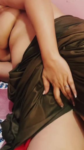 bhabhi ne apne paas bula kar bahut chudwaya   Clip 1