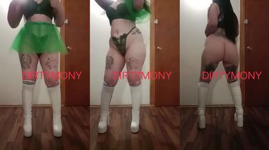 Duenta caliente desnudandose